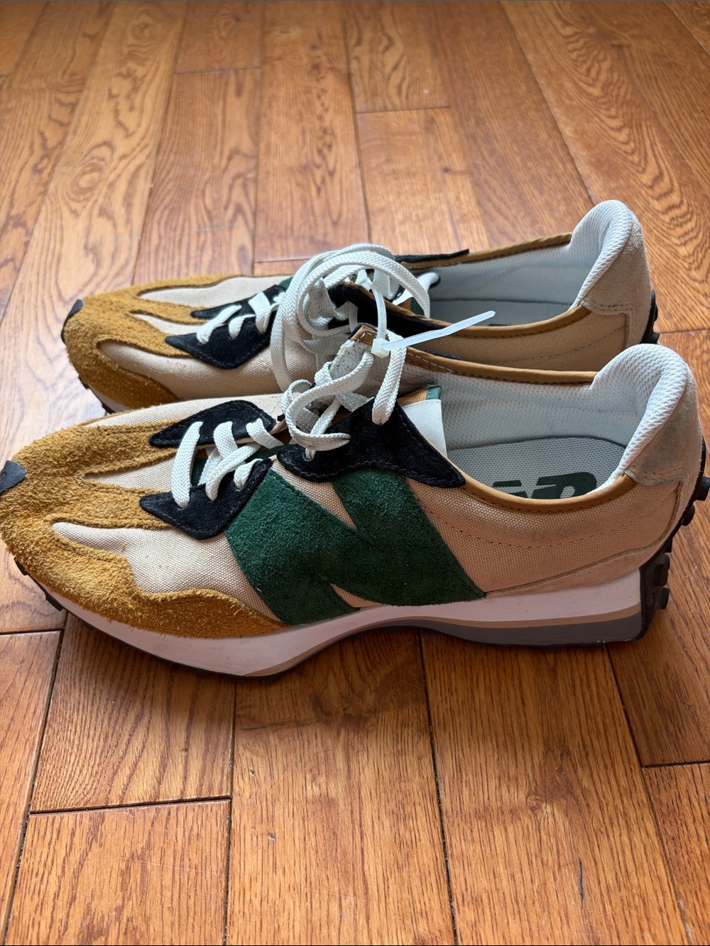 New Balance 327 sneakers in "Workwear Nightwatch Green"